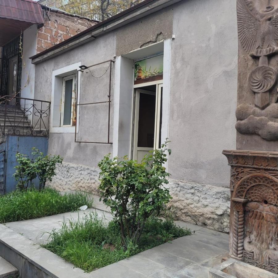 Guest House In The Small Center Erevan Exterior foto